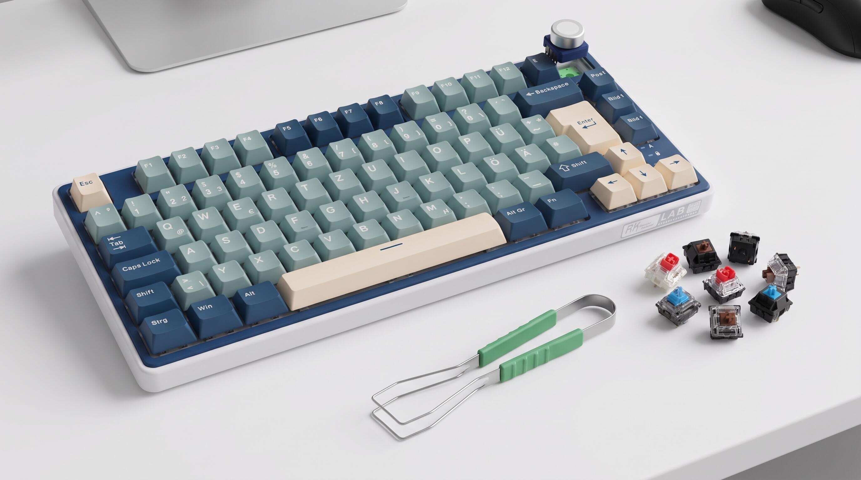 Switch-Puller und verschiedene mechanische Switches auf einer Arbeitsfläche