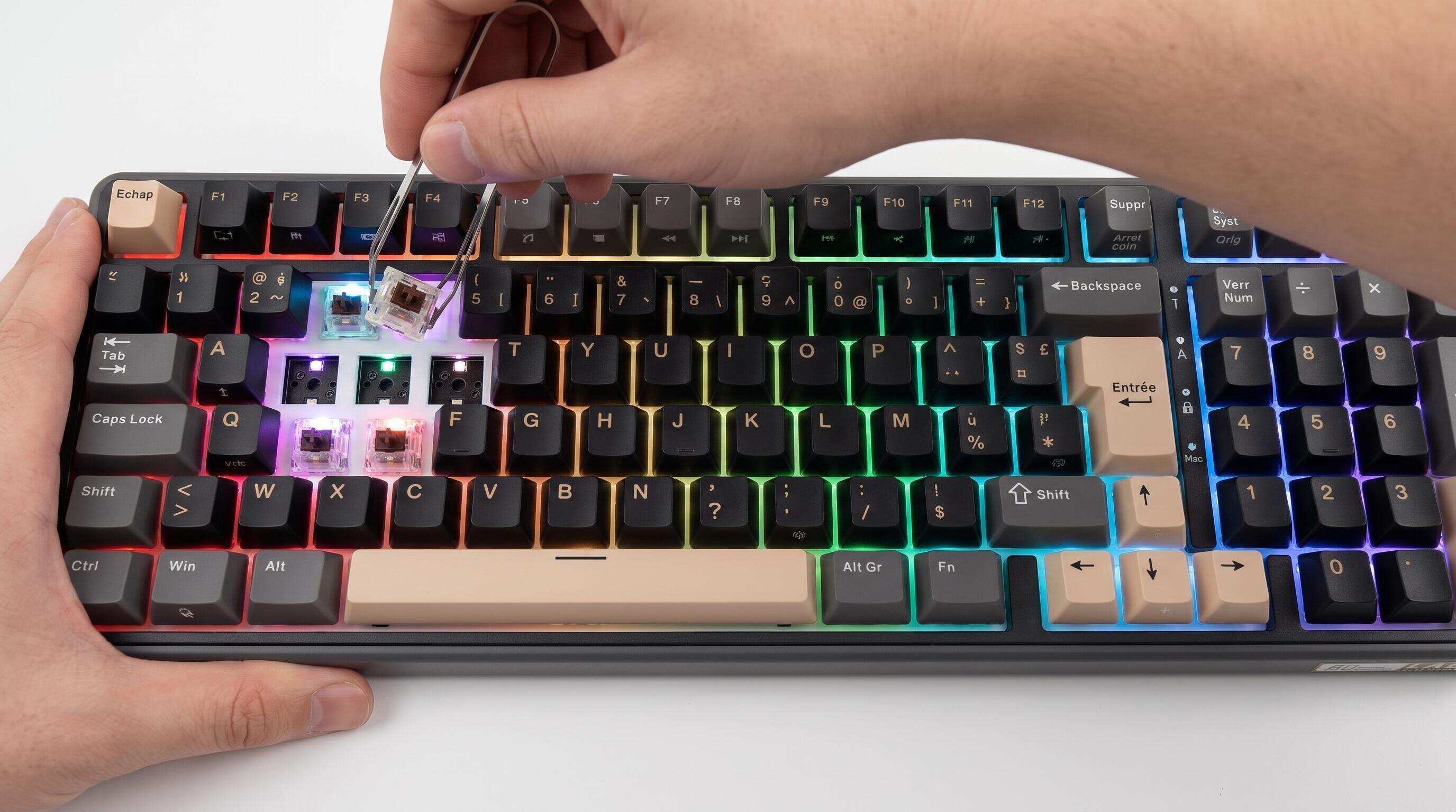 Switches à chaud sur clavier mécanique RK : guide pratique pour personnaliser ses switches sans soudure